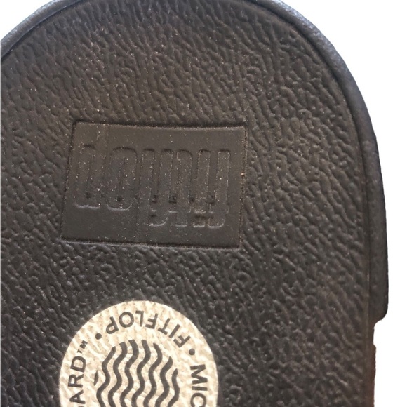 FitFlop Women's Lulu Leather Toe-Post Thong Sandals 7 Black Micro Wobbleboard - Picture 5 of 6